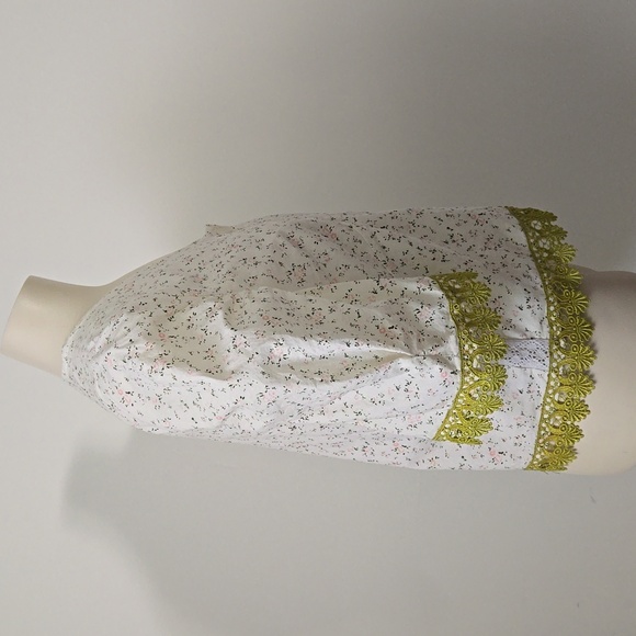 Refashioned Puffed Sleeve Ditsy Floral Top (M/L) - Picture 6 of 11